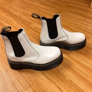 Doc Martens 2976 Quad Platform Chelsea Boot. NWOT. White size 7, fit like 8